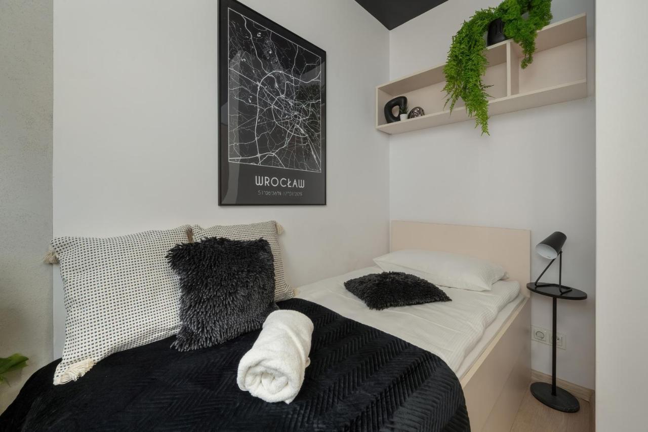Trendy Studios With Home Office Near Wroclaw Main Station By Noclegi Renters Екстер'єр фото