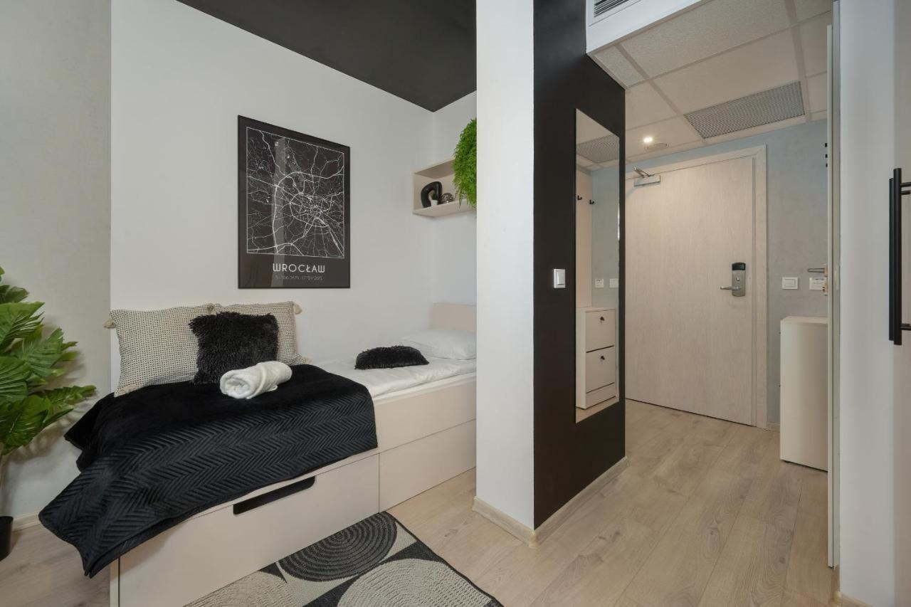 Trendy Studios With Home Office Near Wroclaw Main Station By Noclegi Renters Екстер'єр фото