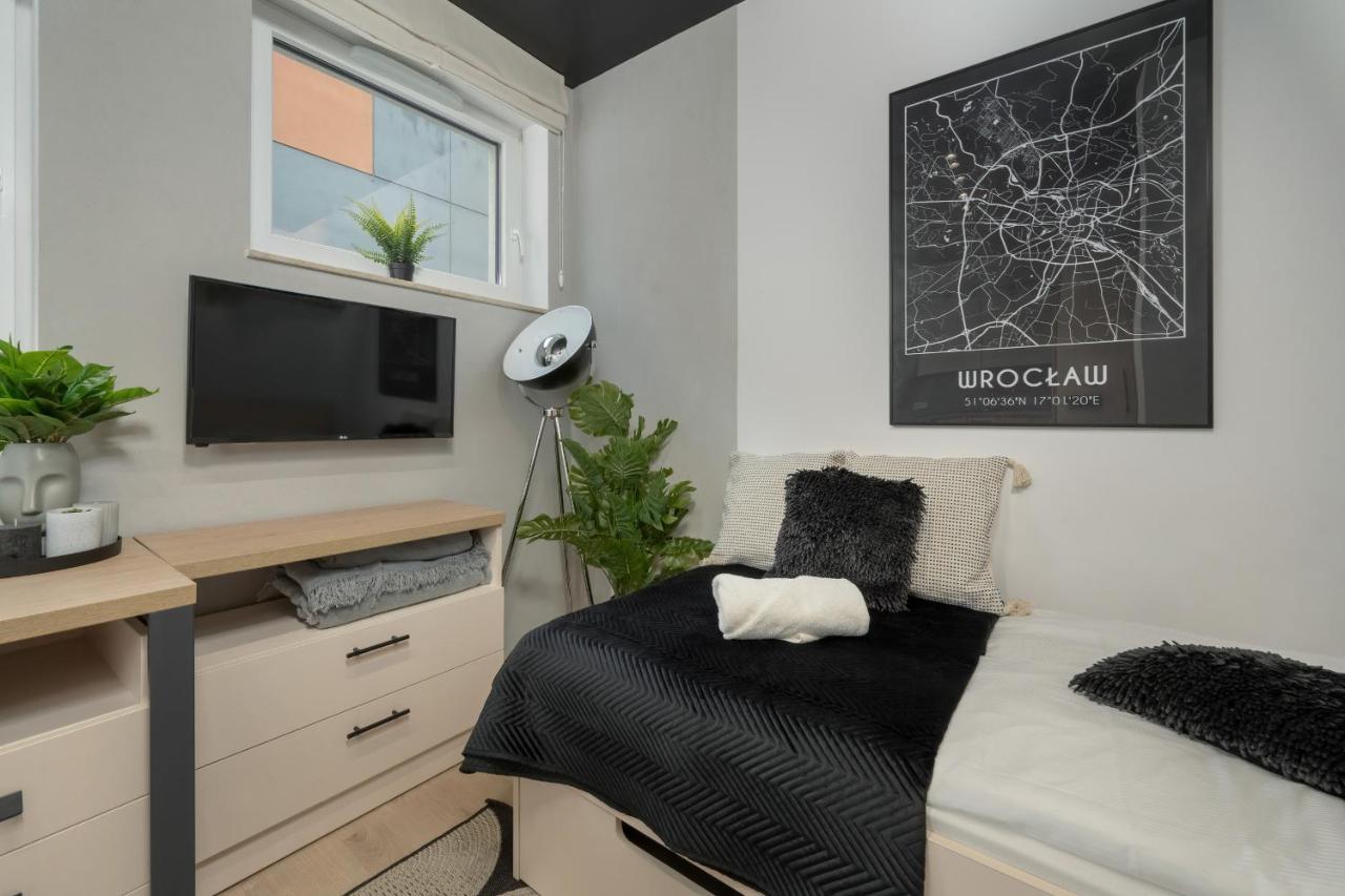 Trendy Studios With Home Office Near Wroclaw Main Station By Noclegi Renters Екстер'єр фото