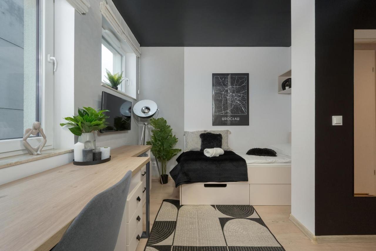 Trendy Studios With Home Office Near Wroclaw Main Station By Noclegi Renters Екстер'єр фото