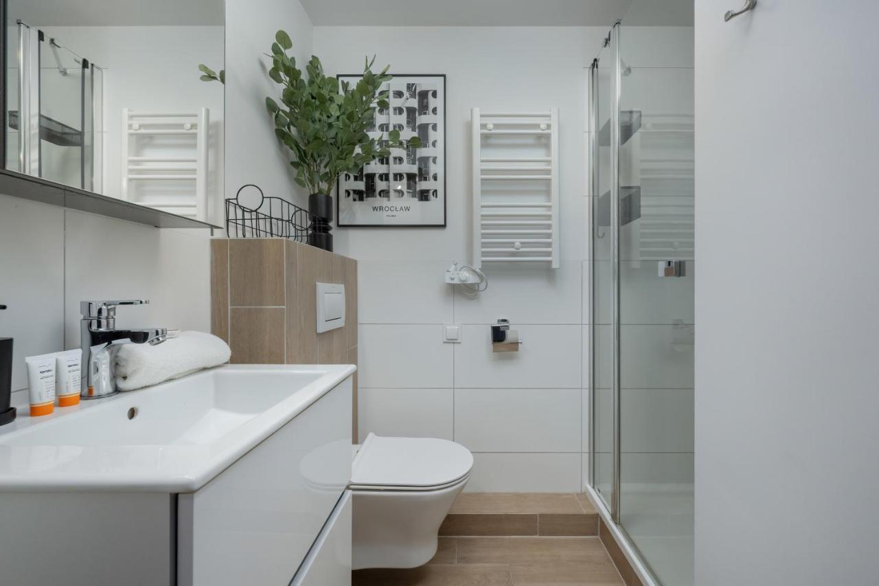 Trendy Studios With Home Office Near Wroclaw Main Station By Noclegi Renters Екстер'єр фото