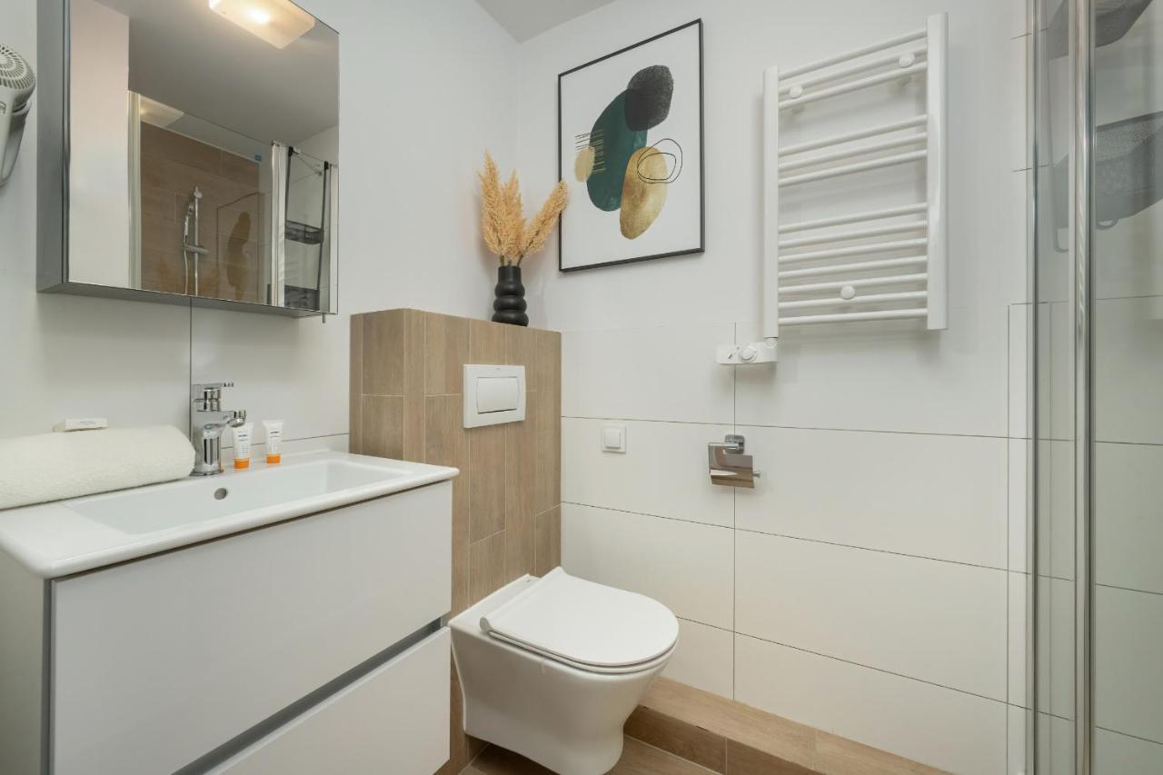 Trendy Studios With Home Office Near Wroclaw Main Station By Noclegi Renters Екстер'єр фото