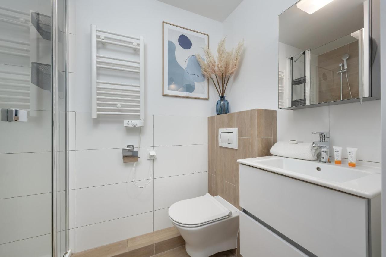 Trendy Studios With Home Office Near Wroclaw Main Station By Noclegi Renters Екстер'єр фото